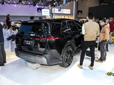 RAV4荣放外观实拍图