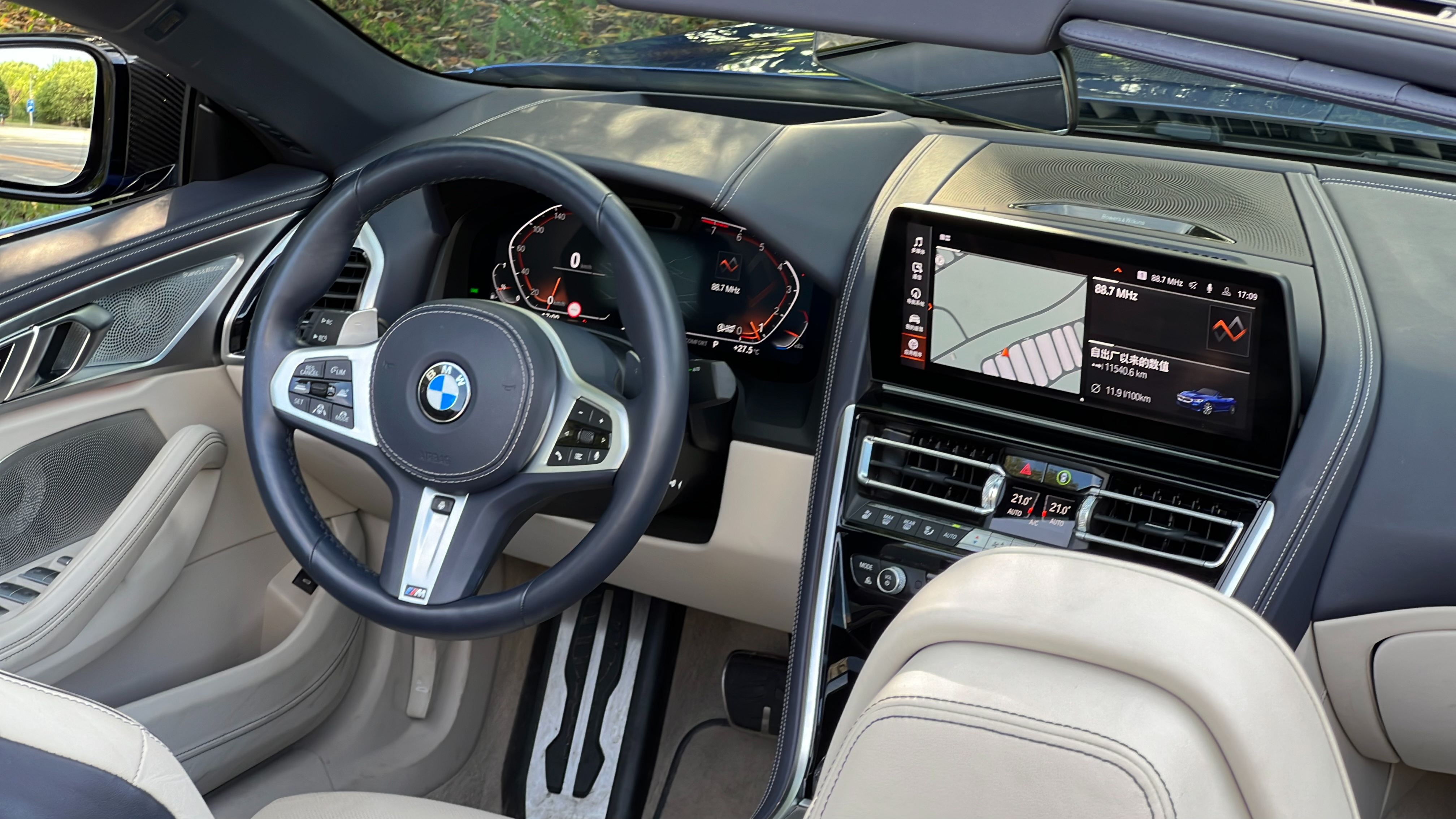 试驾宝马8系敞篷轿跑车：优雅又拉风，要性能也要格调